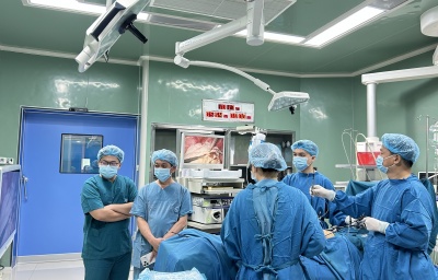 PHẪU THUẬT THÀNH CÔNG KHỐI U BUỒNG TRỨNG LỚN GẦN BẰNG THAI 8 THÁNG.